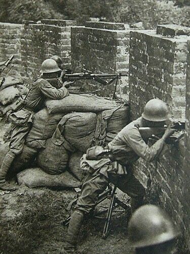 実際、中国は都市とかに城壁があったりして、事変中も皇軍による攻城戦が行われているので「ファンタジー世界で近代軍を描く」際の参考にはとても良いと思う。 