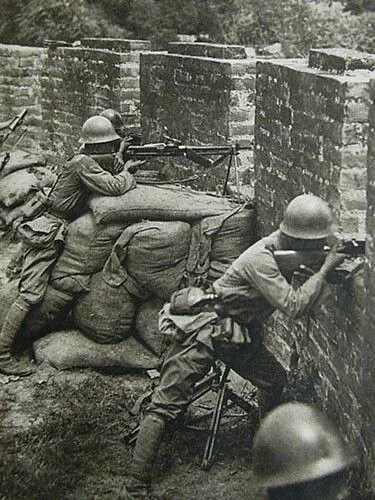 実際、中国は都市とかに城壁があったりして、事変中も皇軍による攻城戦が行われているので「ファンタジー世界で近代軍を描く」際の参考にはとても良いと思う。 