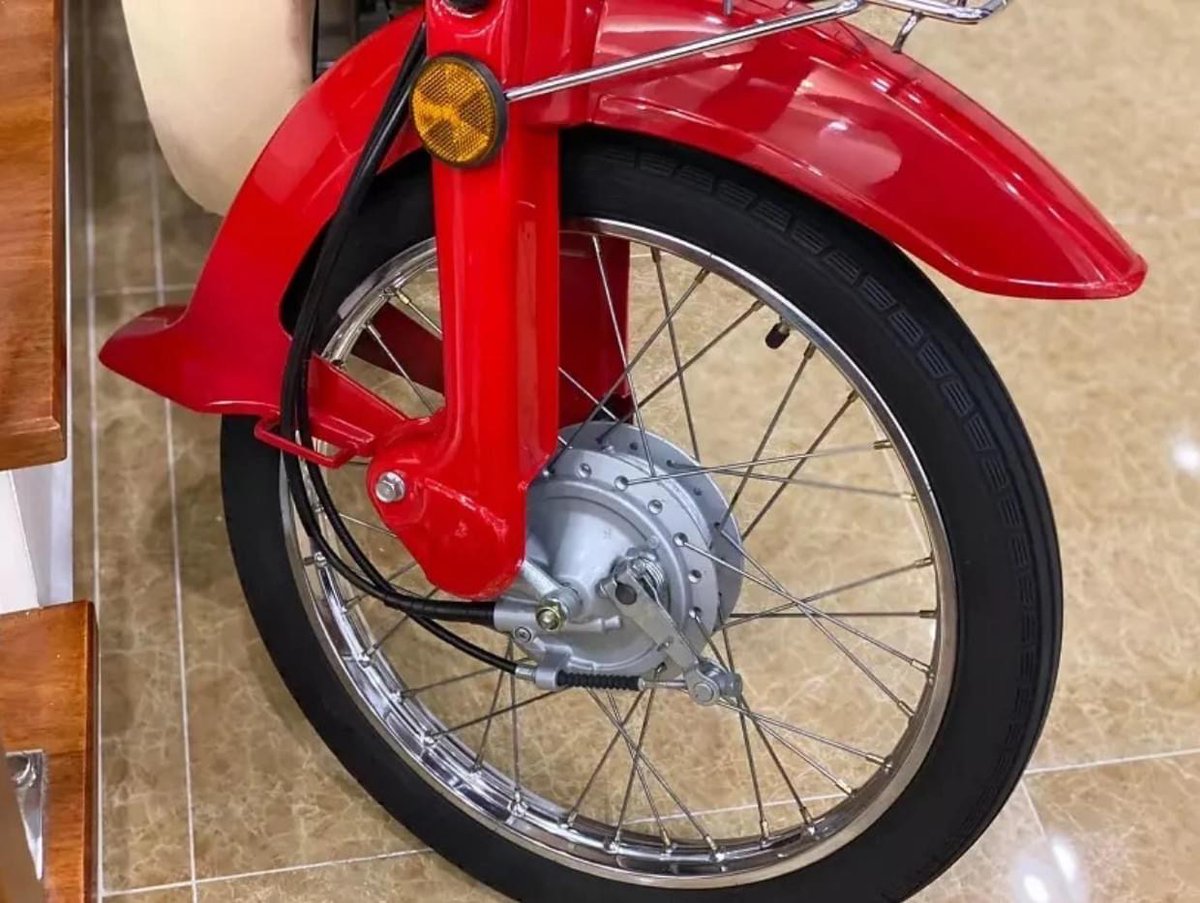 BikersRanger's tweet photo. Barang lama jangan dikata takde harga ! Honda c70 atau DD70 menjaid rebutan warga Vietnam der ! 🤙🏻‼️

Credit Minh Long Motor 

#thebikersranger #bikersranger #TBRraretrok #SangapThrottle #honda #c70 #dd70 #cub #hondacub https://t.co/1ZyKtKdQ4h