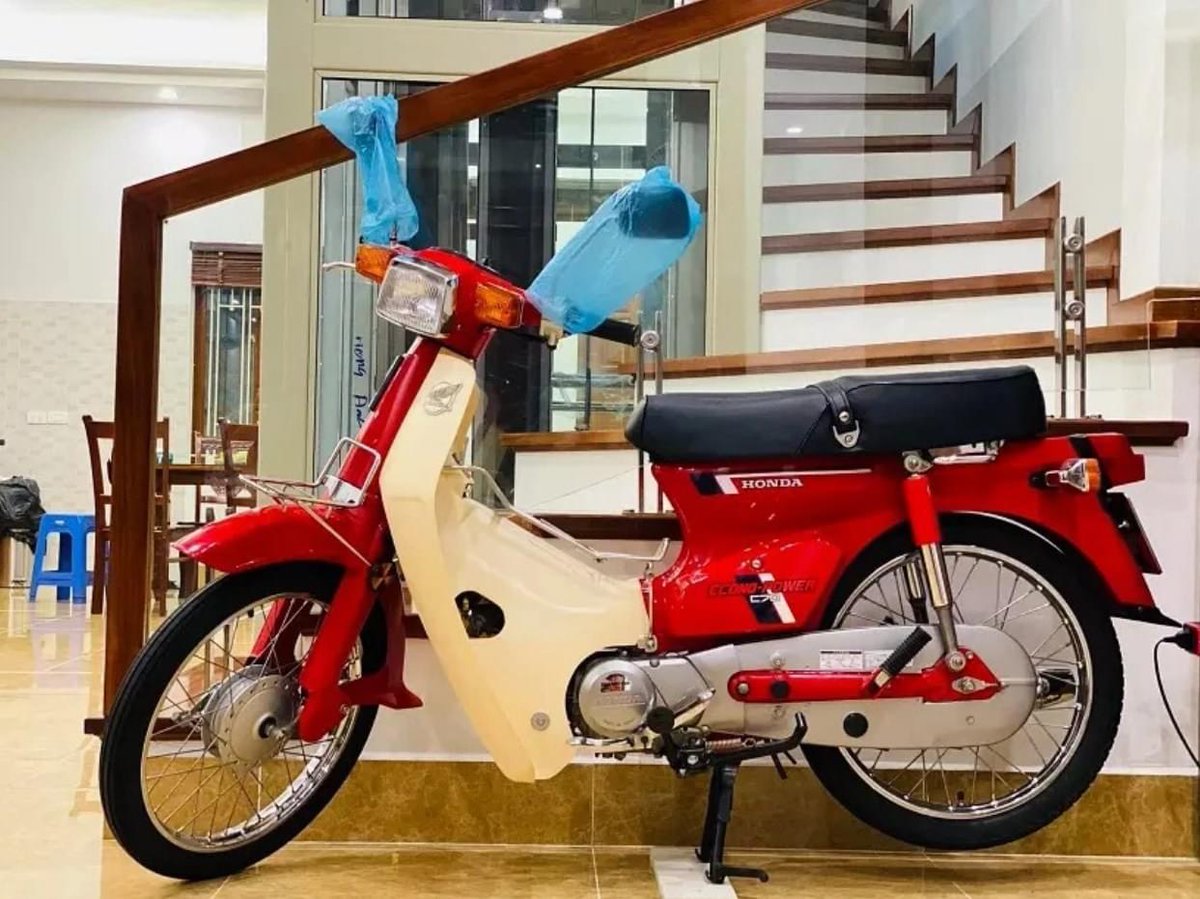 BikersRanger's tweet photo. Barang lama jangan dikata takde harga ! Honda c70 atau DD70 menjaid rebutan warga Vietnam der ! 🤙🏻‼️

Credit Minh Long Motor 

#thebikersranger #bikersranger #TBRraretrok #SangapThrottle #honda #c70 #dd70 #cub #hondacub https://t.co/1ZyKtKdQ4h