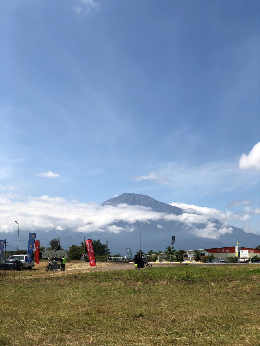 FlutterwaveEA's tweet image. We had a great time at Kilifair Exhibition in Arusha, Tanzania engaging businesses in the travel & tourism industry whose payments needs are at the heart of what we do.
The view from our booth was just as impressive as we chatted with old friends & got to know some new ones ๐