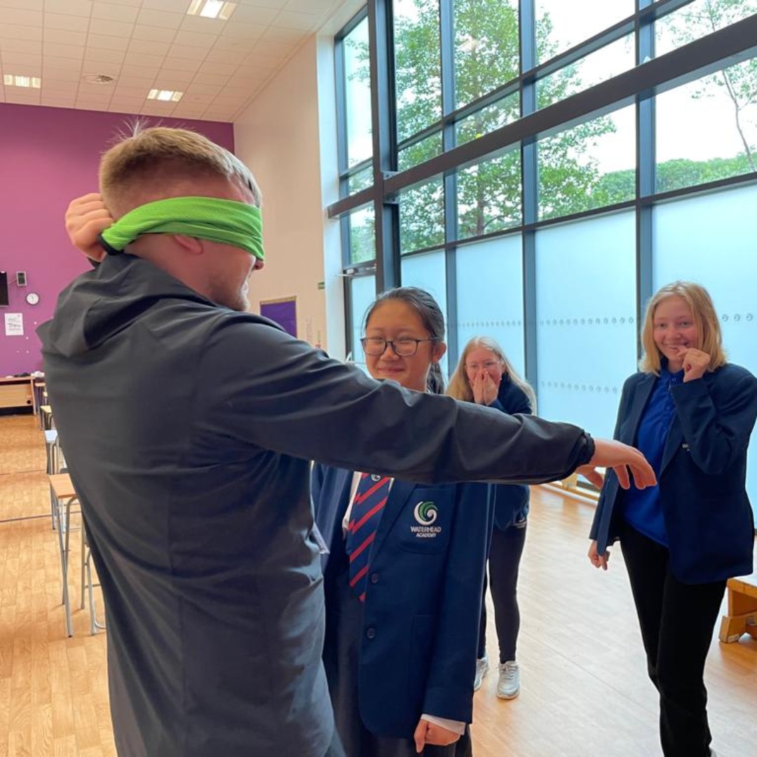 riofoundation's tweet image. Very trusting Ryan! 🙈

The Greater Manchester team were at @TeamWaterhead supporting girls to create session plans for physical activity as of part of the #GoGirl programme.

#CreatingOpportunities #NotBoxed