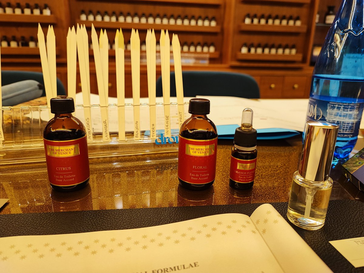An incredible experience in #Venice yesterday: I got to create my own perfume thanks to #Themerchantofvenice - and I learn so much about the art &amp; history of perfumes in the Republic of the Serenissima
Soon on the blog about how you too can try this out!

#whattodoinvenice