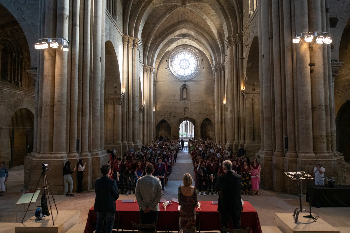 FEPTS_UdL's tweet photo. Entrega d'#orles Grau #TreballSocial apadrinades per Josep Lluís Navarro Ezquerra (professor de la @UdL_info) @FEPTS_UdL https://t.co/nAuGzY5U9o