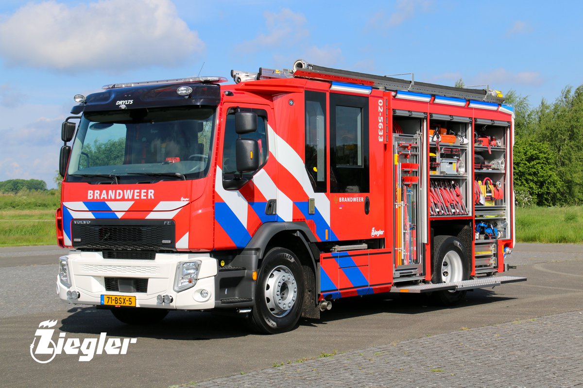 ziegler_nieuws's tweet photo. Nieuwe tankautospuit voor brandweer Ijlst

Op donderdag 2 juni 2022 heeft Ziegler Brandweertechniek een nieuwe tankautospuit afgeleverd aan Veiligheidsregio Fryslân post Ijlst.

Het voertuig is opgebouwd op een Volvo chassis, type FE 320 4x2.

#Zieglerpower
#madeinthenetherlands https://t.co/P3KgYiytGl