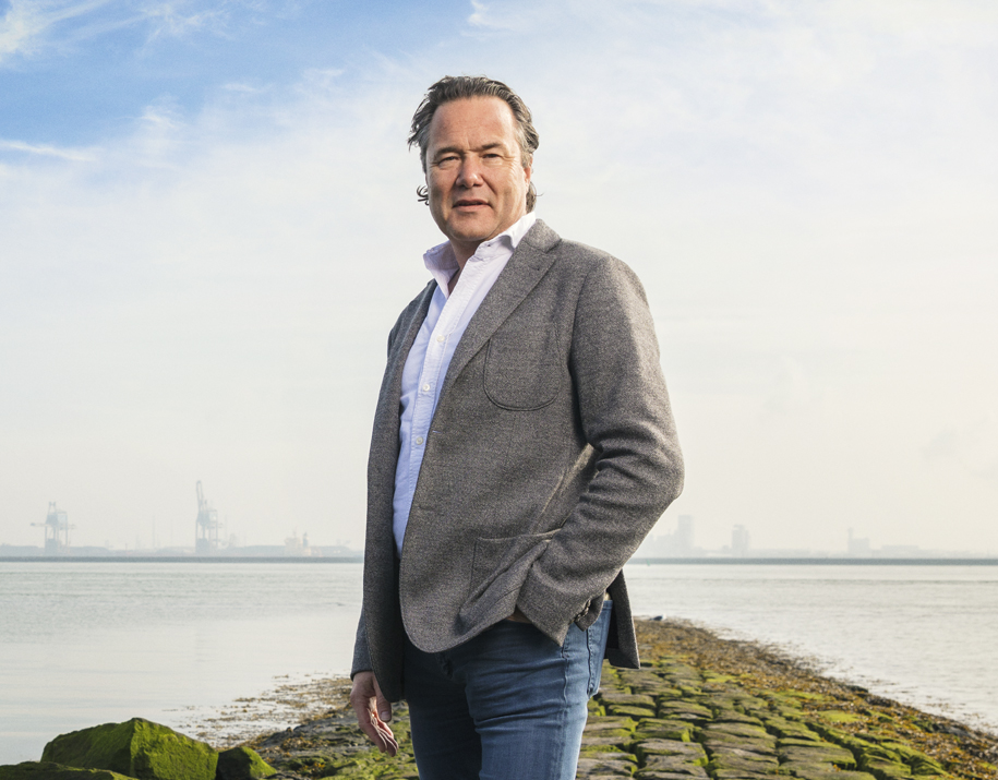 “We believe in helping industries and companies to adapt to the energy transition”, says Gaike Dalenoord, Corporate M&amp;A partner. Read the interview from our Agents of Change series in our 2021 CSR Report ‘Gaining Traction’. nautadutilh.com/en/csr-report/…

#CSR #sustainability #hydrogen