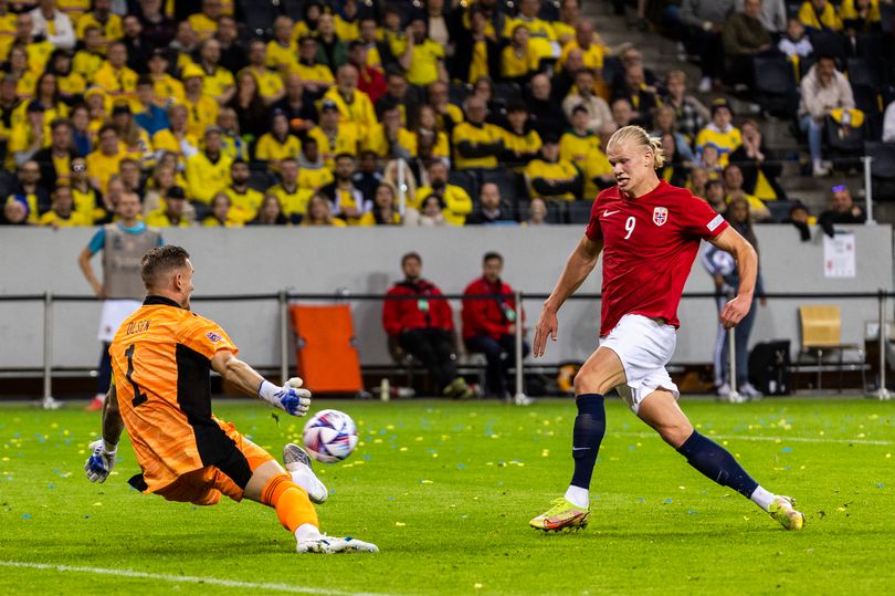Bet_Dynamo's tweet photo. Kevin de Bruyne has spoken about what he expects from new signing Erling Haaland when he arrives at the EmptyHad, sorry, Etihad. We're certainly looking forward to seeing their link-up play. 

Will they wreak havoc on Premier League defences?

https://t.co/FY6bhnCBXr https://t.co/HhEvBFHyBb