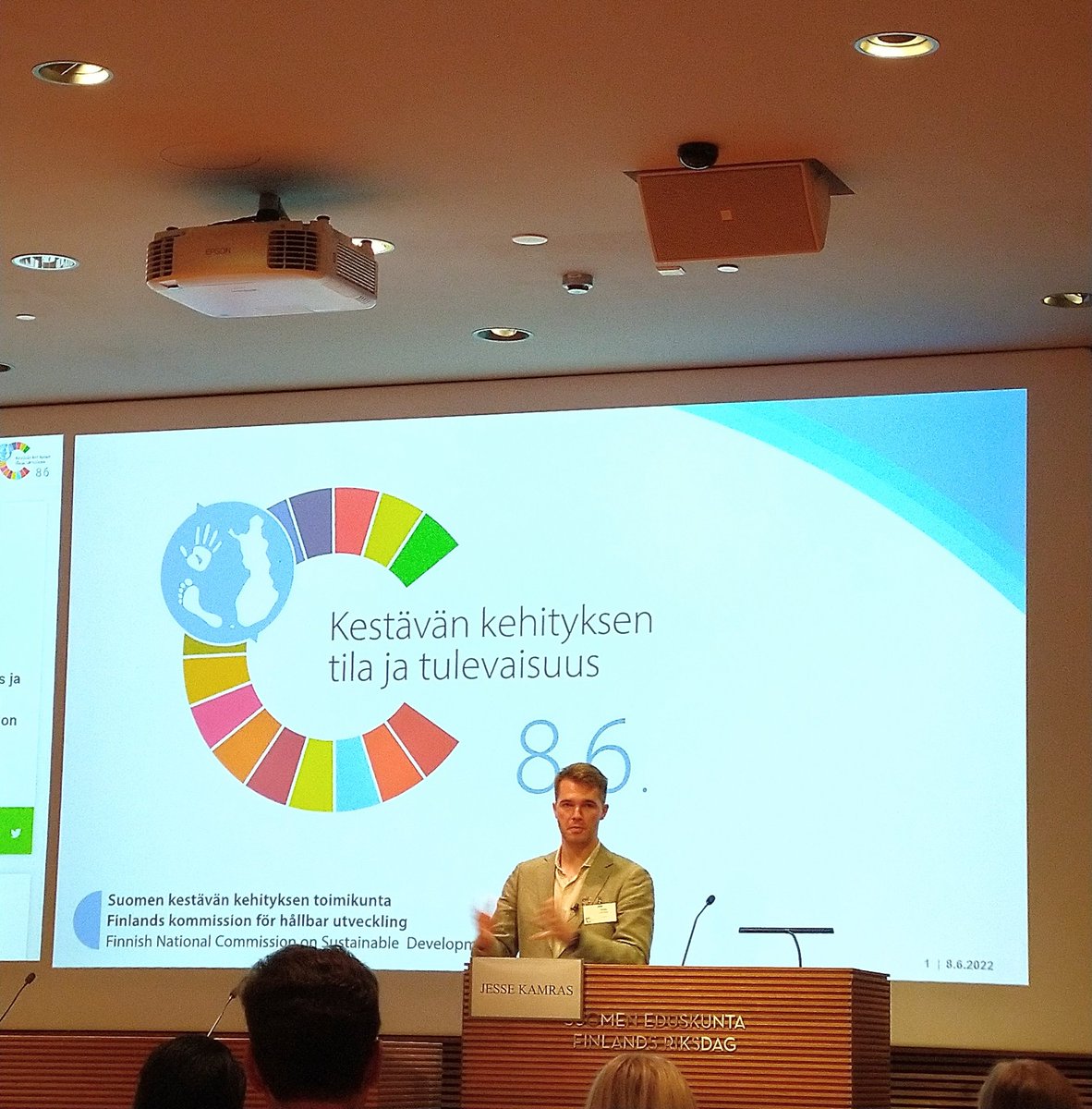 Tärkeän asian äärellä, loistavien puheenvuorojen siivittämänä. "On liian myöhäistä olla pessimisti", Perttu Pölönen. Millainen on kestävä tulevaisuus? Keskustelussa #tilajatulevaisuus #kestäväkehitys #kestäväkoulu