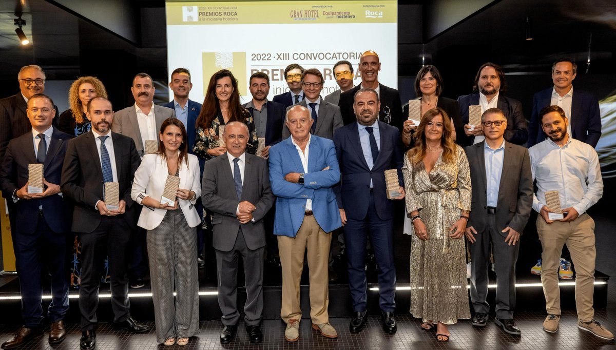 Jacobo Álvarez, director de <a href="/barcelohoteles/">Barceló Hotel Group</a> en Cataluña ha recogido el premio a 'Mejor Cadena Hotelera' en la XII Convocatoria de los Premios Roca a la Iniciativa Hotelera organizados por #CurtEdiciones.