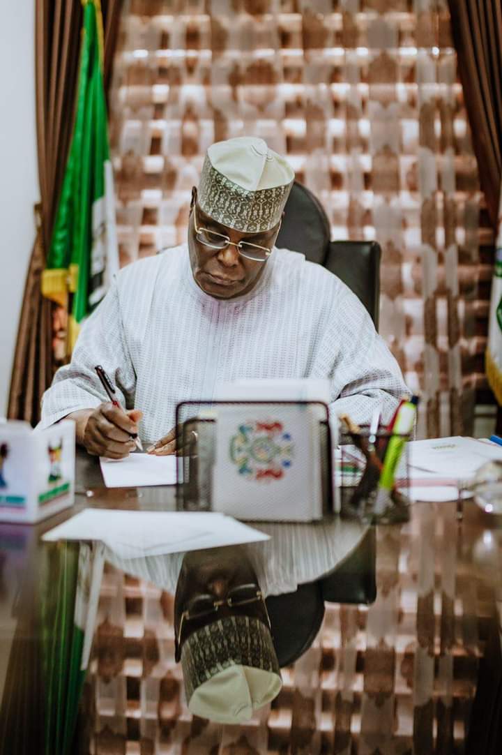 ezek_o's tweet photo. Dotting the 'I's and Crossing the 'T's.
CONGRATULATIONS TO ALL NIGERIANS!
#BetterDeyComeNaija
#MyPVCForAtiku
#AtikuKawai https://t.co/5YlblYPbLI