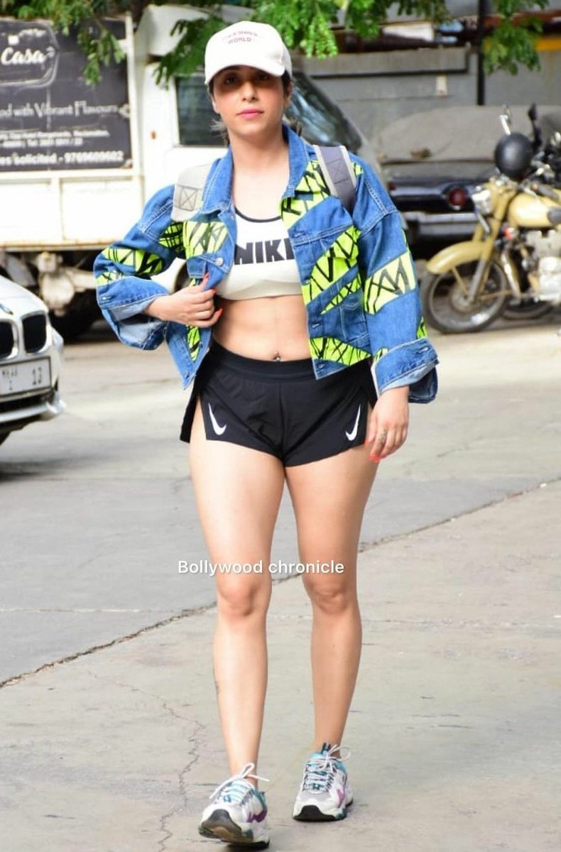 OotPatangi_Sups's tweet photo. Neha Bhasin's gym looks 💯
😍😍🔥🔥
#NehaBhasin 
#NBWarriors https://t.co/NO9GTjDqiP