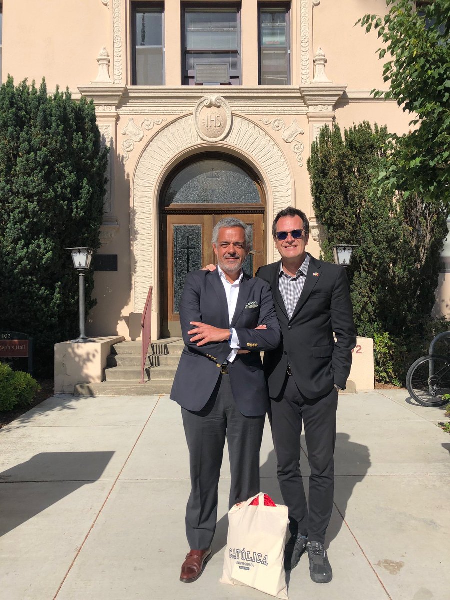 FMendesPalma's tweet photo. Universidade Católica Portuguesa na Santa Clara University com Michael Baum (FLAD/UCP) e Susan Popko (Global Engagement).

#portugal #UniversidadeCatolicaPortuguesa #internationalization #globalengagement #highereducation #santaclara #FLAD https://t.co/GOlZsw1cbh