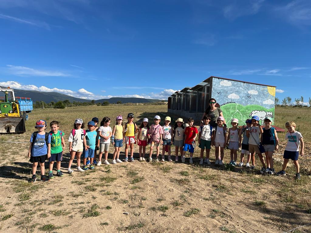 ColegiosElValle's tweet photo. ¡Así de bien lo pasamos el primer día de #granja! 🐰🐮
#ColegiosElValle #LTB #AuladeNaturalezaEmilioHurtado #3INF #ElValle https://t.co/80x8h39uR6