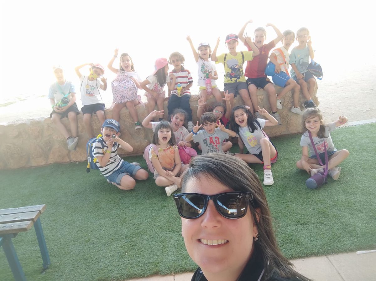 ColegiosElValle's tweet photo. ¡Así de bien lo pasamos el primer día de #granja! 🐰🐮
#ColegiosElValle #LTB #AuladeNaturalezaEmilioHurtado #3INF #ElValle https://t.co/80x8h39uR6