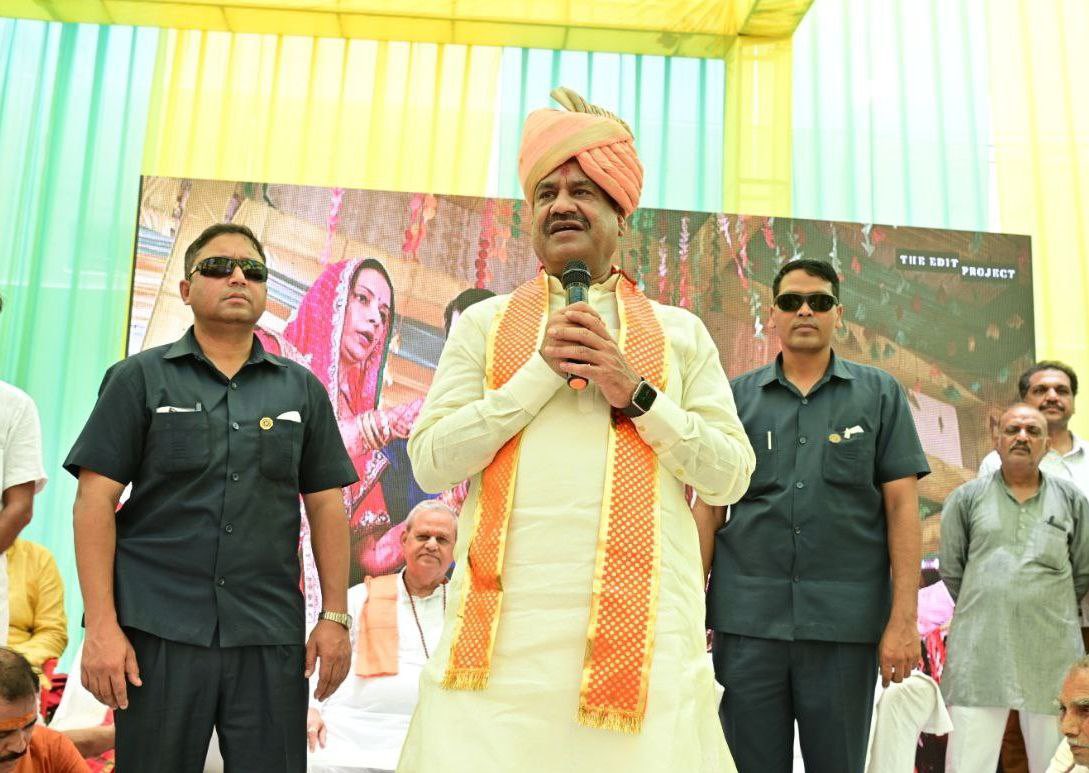 ombirlakota's tweet photo. संसदीय क्षेत्र कोटा-बूंदी के निमोदा हरिजी गांव में माँ श्री वक्रांगी देवी के दर्शन किए। नन्दवाना समाज ने अपार श्रद्धा के साथ देवी माँ के मंदिर का जीर्णोद्धार कर इसे भव्य स्वरूप दिया है। इस अवसर पर आयोजित प्राण प्रतिष्ठा समारोह एवं शतचंडी महायज्ञ में सम्मिलित होना अनुपम अनुभव रहा। https://t.co/XmxBFXZoc9