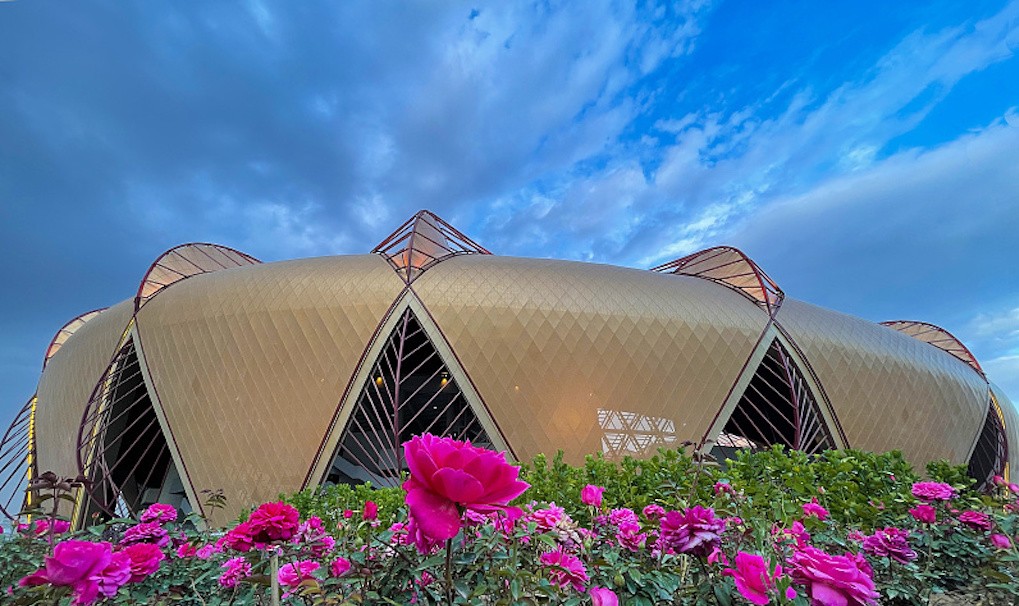 ExploreGansu's tweet photo. ✨🔝New landmark! 

🌆🏅Lanzhou Olympic Sports Center, the main venue of the upcoming 2022 Provincial Games in Lanzhou, #Gansu province, features a rose-shaped structure that is catching people's eyes.

 👀🔛Let's go visit for a closer view.  #GansuUpdates #GansuView https://t.co/iJsv6PpgQ1