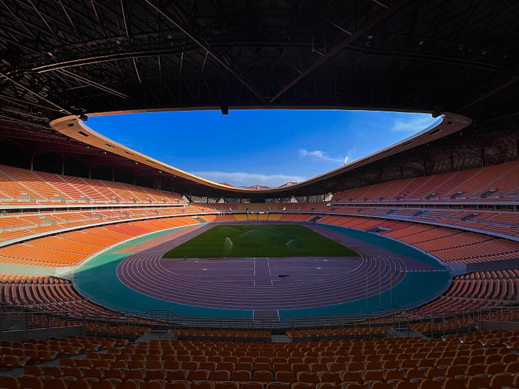 ExploreGansu's tweet photo. ✨🔝New landmark! 

🌆🏅Lanzhou Olympic Sports Center, the main venue of the upcoming 2022 Provincial Games in Lanzhou, #Gansu province, features a rose-shaped structure that is catching people's eyes.

 👀🔛Let's go visit for a closer view.  #GansuUpdates #GansuView https://t.co/iJsv6PpgQ1