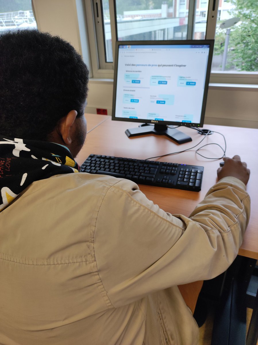 CampusBTPNumOcc's tweet photo. Les élèves en 2nd MDB (métiers du bâtiment) et les 3ème Prépa Métiers du @Lyceelegarros (Gers) utilisent notre plateforme #batistonparcours afin de générer des feuilles de route pour leur #orientation.  #formation #metier #cmqe #batiment #travauxpublics #BTP https://t.co/LMkR8vhfhu