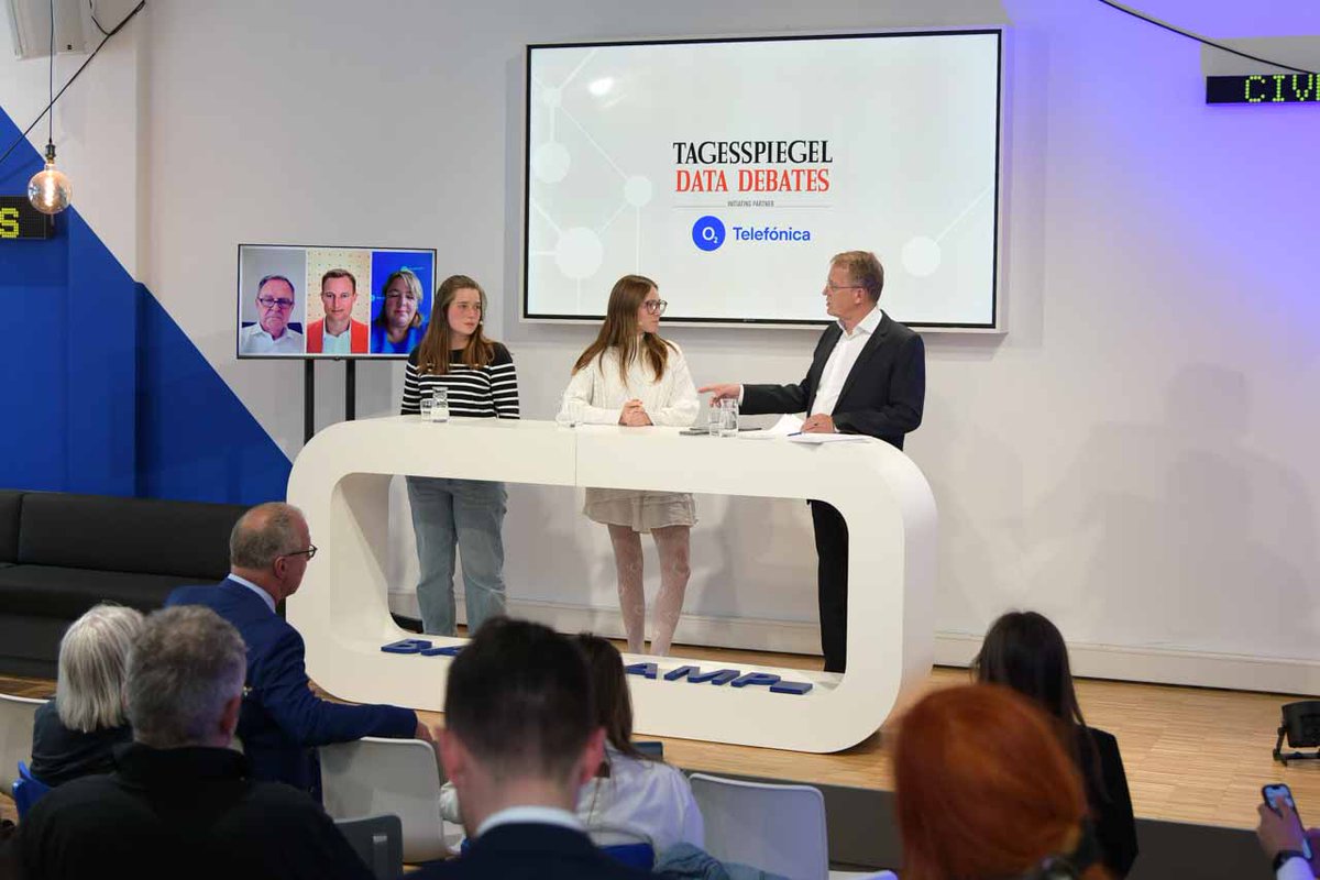 Telefónica Germany (@telefonica_de) on Twitter photo Wie gelingt die Kommunikation mit der Generation TikTok? Unsere Vorständin Valentina Daiber diskutierte drüber u.a. mit <a href="/emiliafester/">Emilia Fester (Parodie)</a>, <a href="/w_heubisch/">Dr. Wolfgang Heubisch</a> & <a href="/jugendforscher/">Simon Schnetzer</a>. Veranstaltung verpasst? Kein Problem - hier geht es zum Live-Mitschnitt 👉 bit.ly/3xqmP6R Wie gelingt die Kommunikation mit der Generation TikTok? Unsere Vorständin Valentina Daiber diskutierte drüber u.a. mit <a href="/emiliafester/">Emilia Fester (Parodie)</a>, <a href="/w_heubisch/">Dr. Wolfgang Heubisch</a> & <a href="/jugendforscher/">Simon Schnetzer</a>. Veranstaltung verpasst? Kein Problem - hier geht es zum Live-Mitschnitt 👉 bit.ly/3xqmP6R