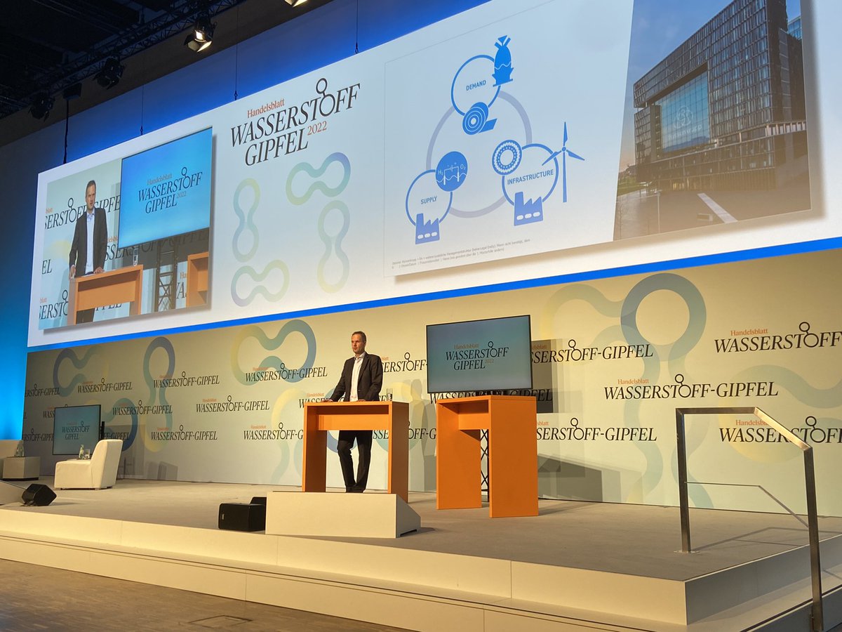 Michael23Ridder's tweet photo. Mehr Grün, weniger grau: Volkmar Dinstuhl, CEO @thyssenkrupp Multi Tracks eröffnet den @handelsblatt Wasserstoffgipfel. Wir freuen uns, dieses Jahr Gastgeber zu sein! #hbwasserstoff https://t.co/91tJeKBV6i