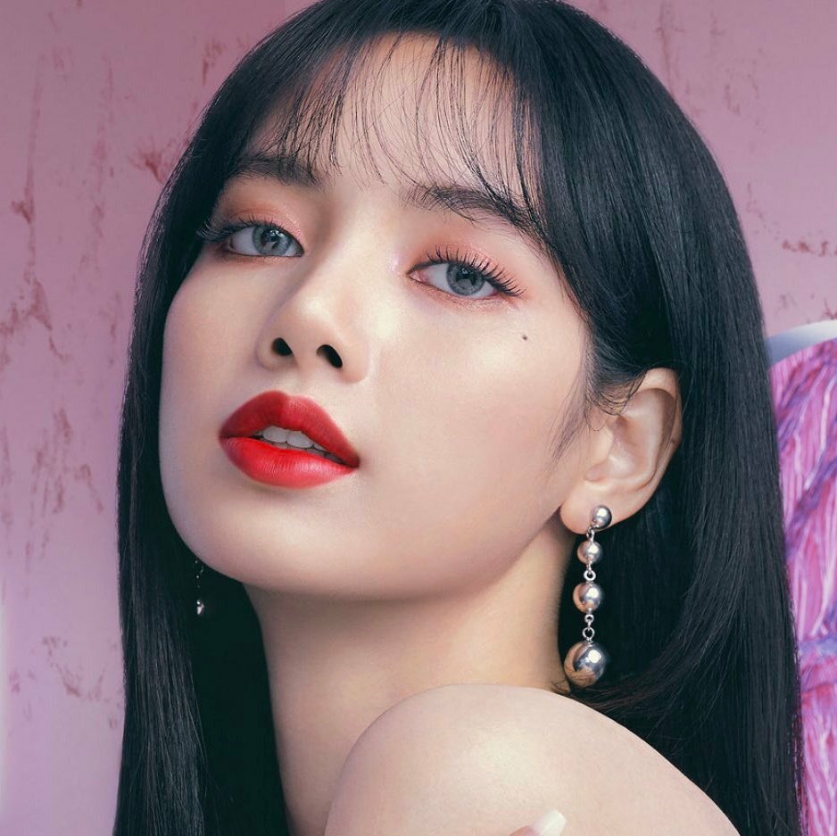 LSMTRENDS's tweet photo. 🗒 [INFO] - #LISA hashtag has surpassed 63 BILLION VIEWS on TikTok extending her record as the FIRST &amp; ONLY individual female artist to achieve this milestone. 👏✨

- she's still the ONLY individual female artist to have a hashtag with over 50 BILLION VIEWS on the said platform! https://t.co/zluIGXBpSA