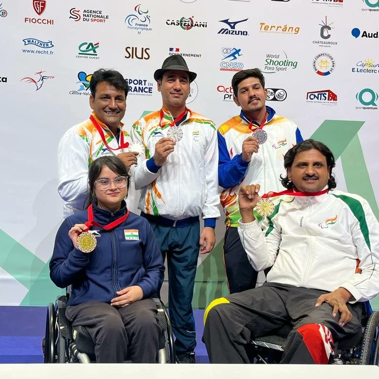 themojostory's tweet image. Just In | Men&apos;s trio, #SinghrajAdhana, #RahulJakhar &amp;amp; #NihalSingh won Silver in P3 - Mixed Team 25m Pistol SH1 event at #Chateauroux2022 World Cup.