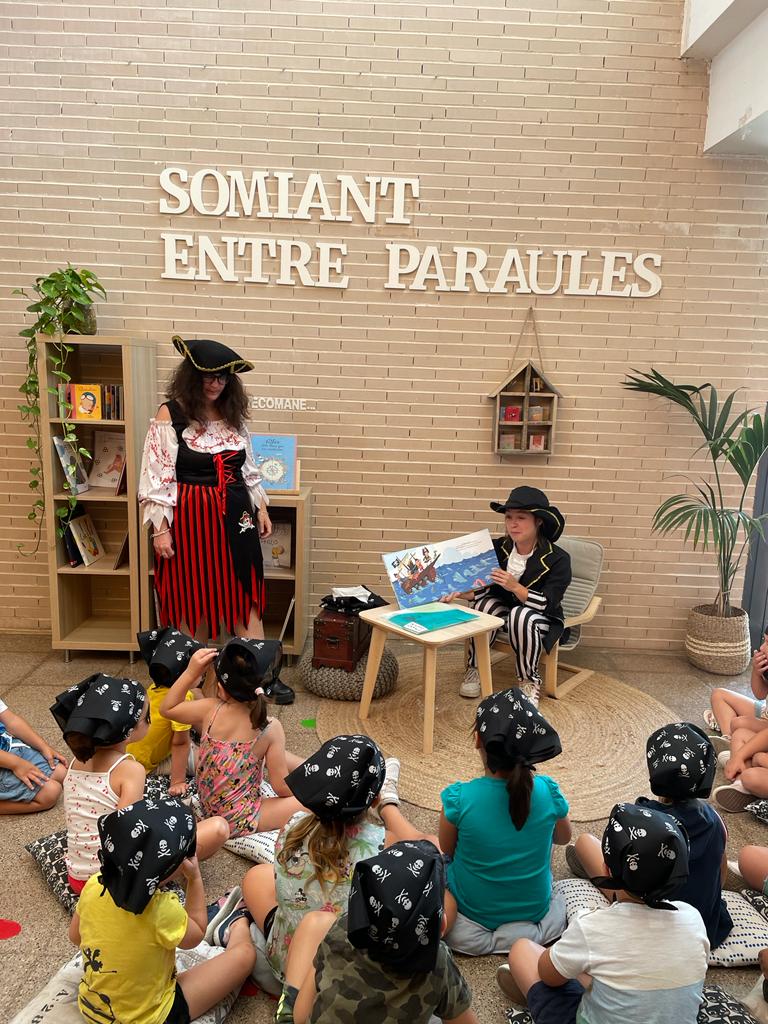 Invesocial2's tweet photo. Nada expresa mejor los sentimientos y las emociones que transmiten nuestras compañeras bucaneras como las palabras que acompañan a esta bella fotografía. (Fotografía cedida y propiedad del Ayuntamiento de Rotglà i Corberà).
#educandoenigualdad #aprenderjugando #rotglàicorberà https://t.co/KAZehxb3VP