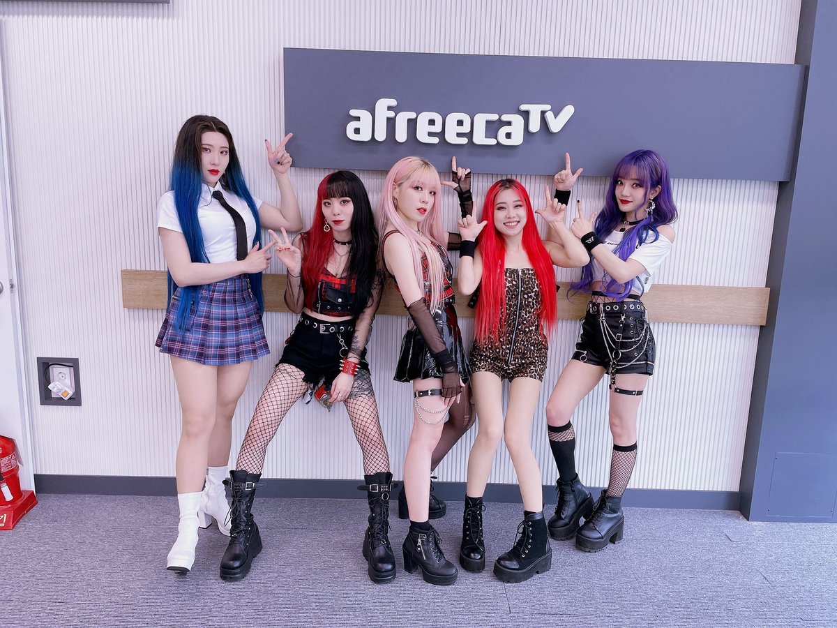 Rolling_Quartz's tweet image. * AfreecaTV BJ멸망전 (BJ Battle) 
Opening Ceremony (Special Performance) 

Today on AfreecaTV @ 6pm kst 💎❤👑 

#아프리카tv #AfreecaTV #bj멸망전 
#BJbattle #공식주제가 #MainTheme 
#원 #one #롤링쿼츠 #RollingQuartz
#다이아뎀 #Diadem