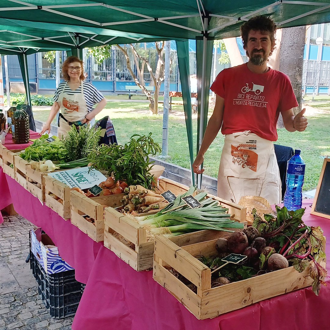 ONGD_CERAI's tweet photo. 📣 ¡Últimos mercados del curso en la @UPV y la @UV_EG! 🛍 ¡Vente a llenar tu bolsa de alimentos frescos y de temporada! 🍒
📍 UPV ➔ todos los jueves de 9:30 a 14 H en el Àgora
📍 UV ➔ todos los viernes de 10 a 14 H en la Facultad de Filosofía
¡Solo durante el curso académico! https://t.co/OjerPYQOSc