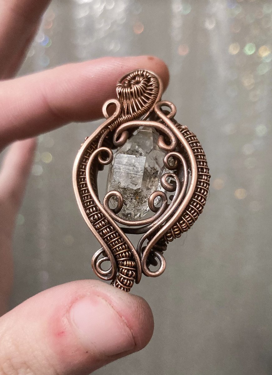 ✨🧿 Herkimer Diamond Amulet 🧿✨ 

i made this as a test design piece for myself, i’ve been dreaming of a herkimer amulet for years and i finally got my hands on some amazing pieces to wrap! 

what do you think?✨
