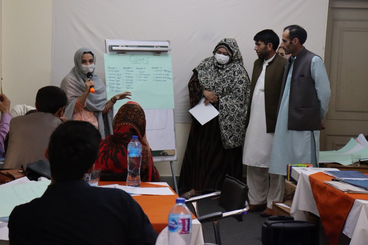 AKRSPPAKISTAN's tweet photo. Under 🇪🇺🇵🇰 Civil Society Project, AKRSP 🇵🇰 has successfully concluded the organizational development training in #Chitral. Total 28 employees of 12 #LSOs and 2 #CSOs were participated in the training. Certificates were distributed among the participants included 12👩🦰 and 16👦 https://t.co/FzOtSoHxWQ