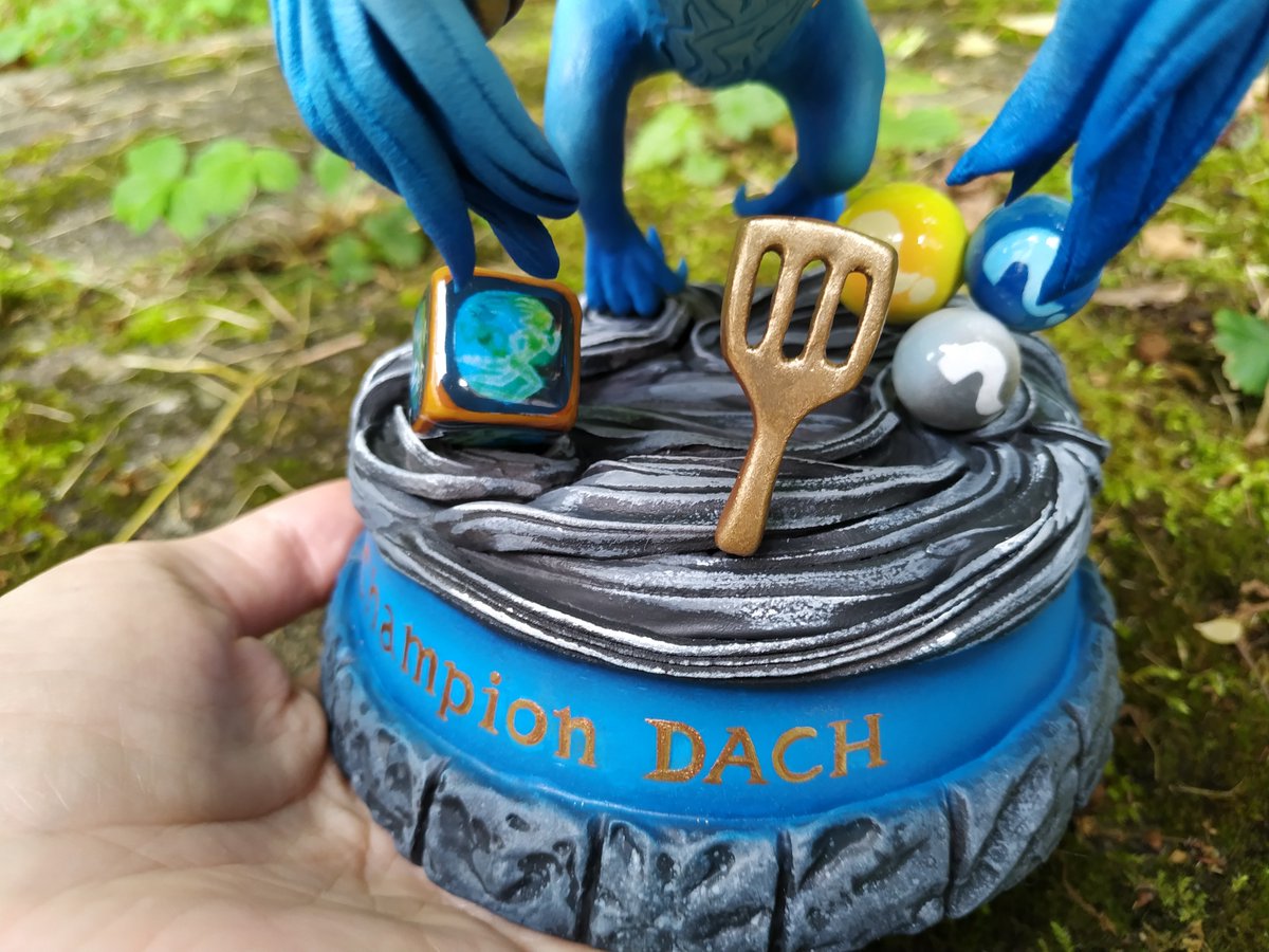 Seid ihr schon brav am grinden?

Wir haben für die deutsche Community etwas besonderes für #Dragonlands vorbereitet: Der erste Spieler aus der DACH-Region, der Rang 1 auf EUW erreicht, bekommt diese exklusive 27cm-große Ao Shin-Statue! Euer Name wird drauf verewigt.

Viel Erfolg!