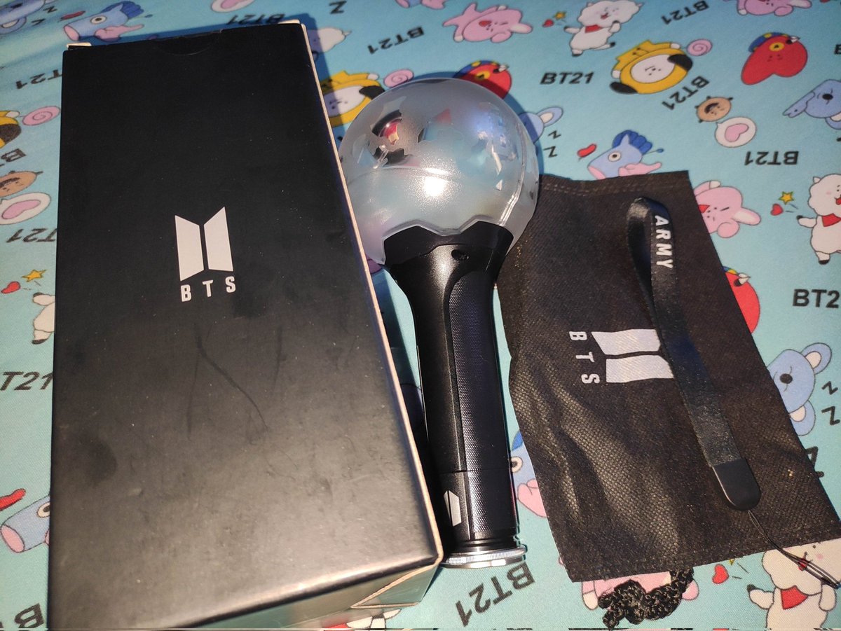 PurpleWinter7's tweet photo. [Urgent Selling] Help RT 💜

Onhand #BTS Army Bomb ver 3 unsealed Official💜

-1700php

☑️ Complete inclu except Minjikook pc
☑️Ggx/sco
☑️with freebie

Wts/lfb https://t.co/OhfpJMrTgt