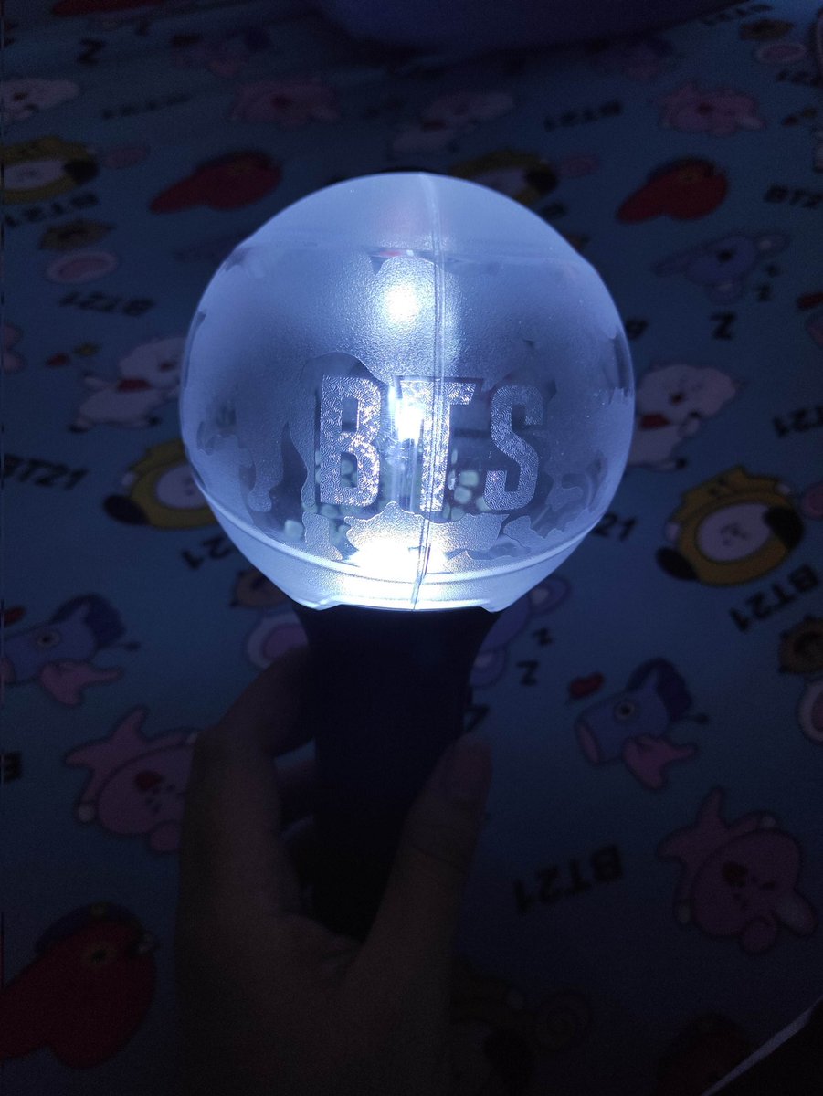 PurpleWinter7's tweet photo. [Urgent Selling] Help RT 💜

Onhand #BTS Army Bomb ver 3 unsealed Official💜

-1700php

☑️ Complete inclu except Minjikook pc
☑️Ggx/sco
☑️with freebie

Wts/lfb https://t.co/OhfpJMrTgt