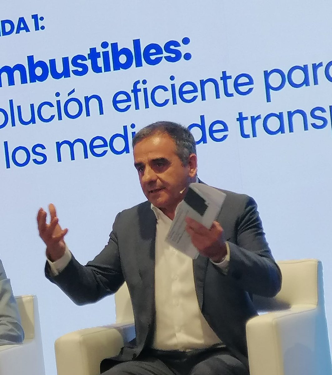 astic1960's tweet photo. Nuestro VP, @ValdiviaRVP, participa en la mesa de debate '#Ecocombustibles: una solución eficiente para todos los medios de #transporte'. 

Junto a Elena Seco (ANAVE), @jmquiries (@CetmTransporte), @rjbarbadillo (@ConfebusSocial) y @MartaBlazquezM (@Faconauto_com). https://t.co/CimO6woBeh