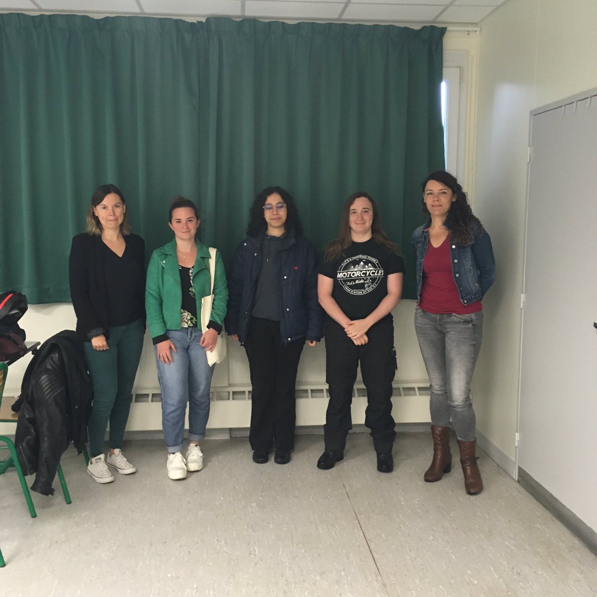 Début des interventions @SciencesElles au @CThabault de Mazières-en-Gâtine, avec Elsa Tamisier de @InstitutXLIM, @brunet_mareva de @FoRellis_15076, Hiba El Machichi de l’@ENSIPoitiers. @UnivPoitiers et Clémence Beck, architecte à #parthenay 
#femmes #metiers #parcours #deuxsevres