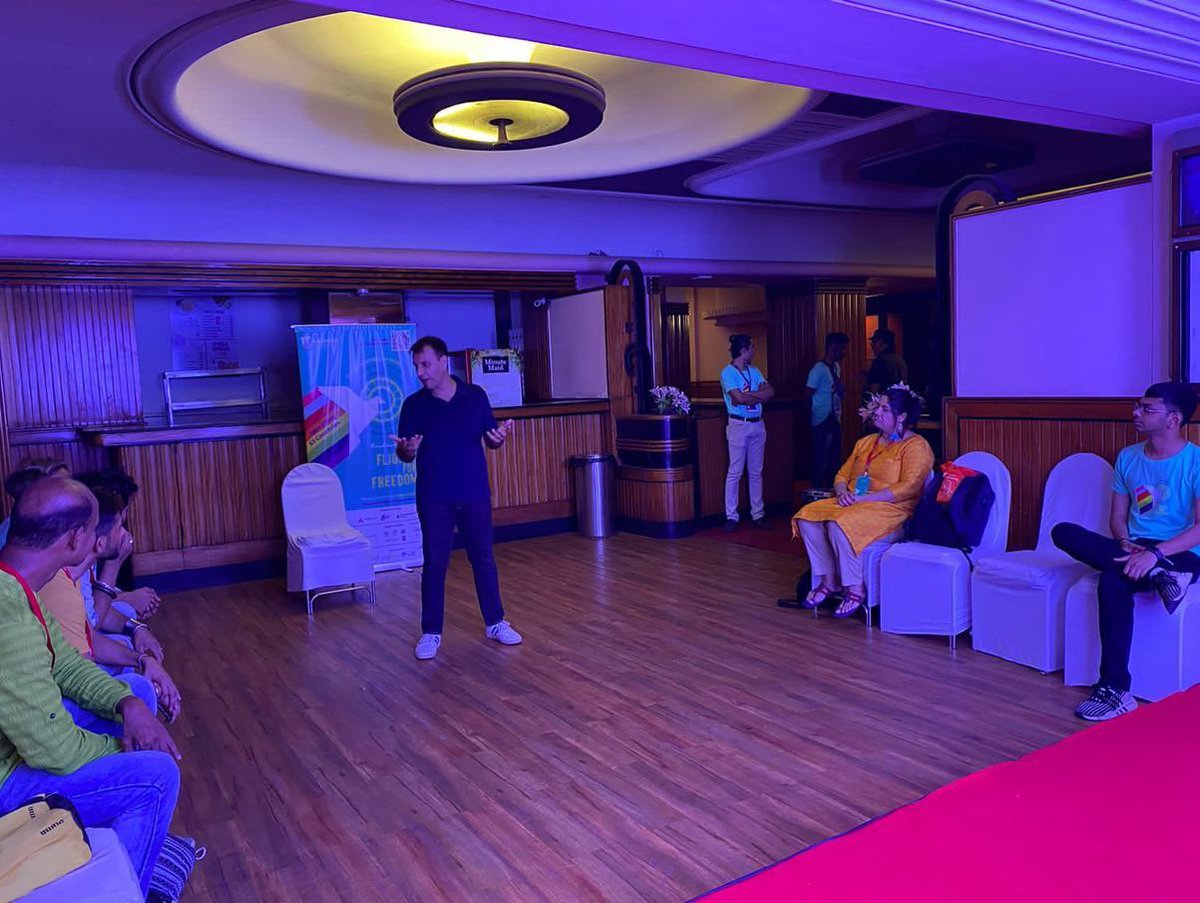QKnitFoundation's tweet photo. Glimpses of Day 3 at @KashishMIQFF 2022 🌈🌈🌈

#theqknit #queer #queersamachar #filmfest #cinema #KASHISH2022 #miqff #lgbtqindia #insta #happypride #evening #saturday #weekendvibes #weekend #kashish #films #happy #love #lgbt #lgbtq #friendship #friends https://t.co/PezpQdFvBl
