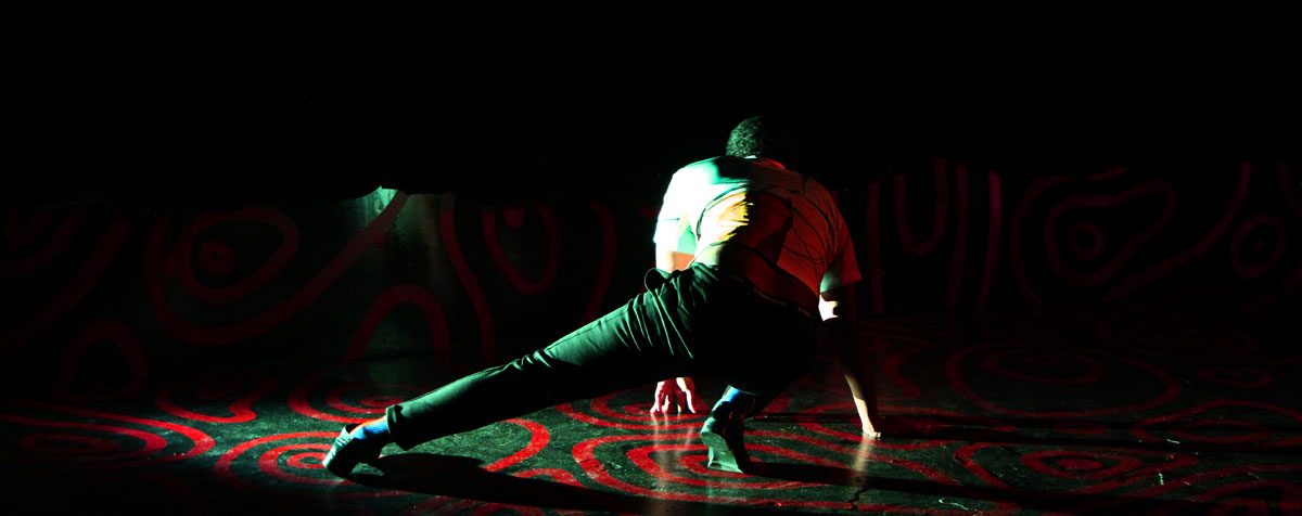 Amazing new show #SincereasObjects opens tonight 7:30pm. #Student and #U25 tickets £5 🎟️ 

#Swansea #theatre #WhatsOn

cutt.ly/objects 

<a href="/Arts_Wales_/">Cyngor Celfyddydau Cymru | Arts Council of Wales</a>