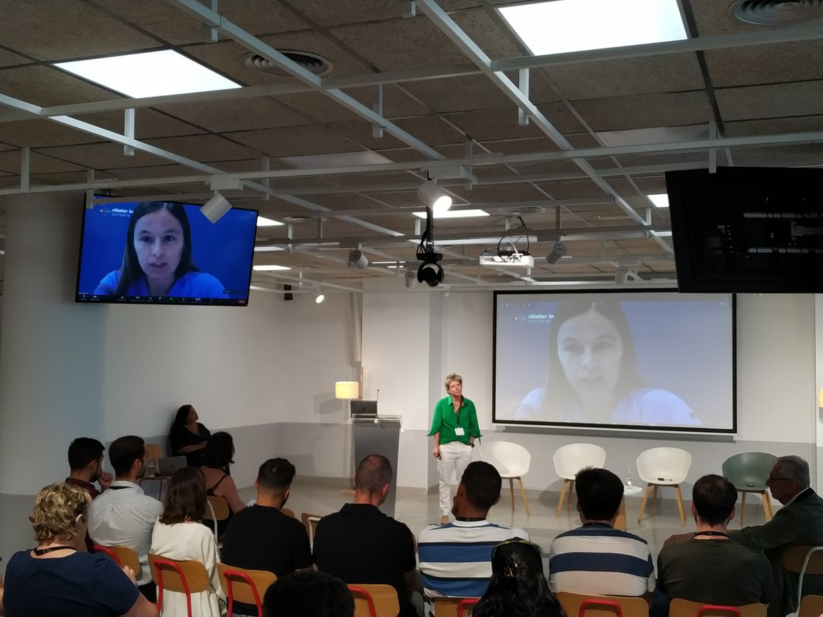 La visibilidad de los éxitos y el patrocinio deportivo según <a href="/sofiatoropp/">Sofía Toro</a>, campeona olímpica y gerente del clúster gallego del deporte (<a href="/Cluster_deporte/">Clúster Galego Industria do Deporte e o Benestar</a>) gracias por tu participación!! #jornadamgee