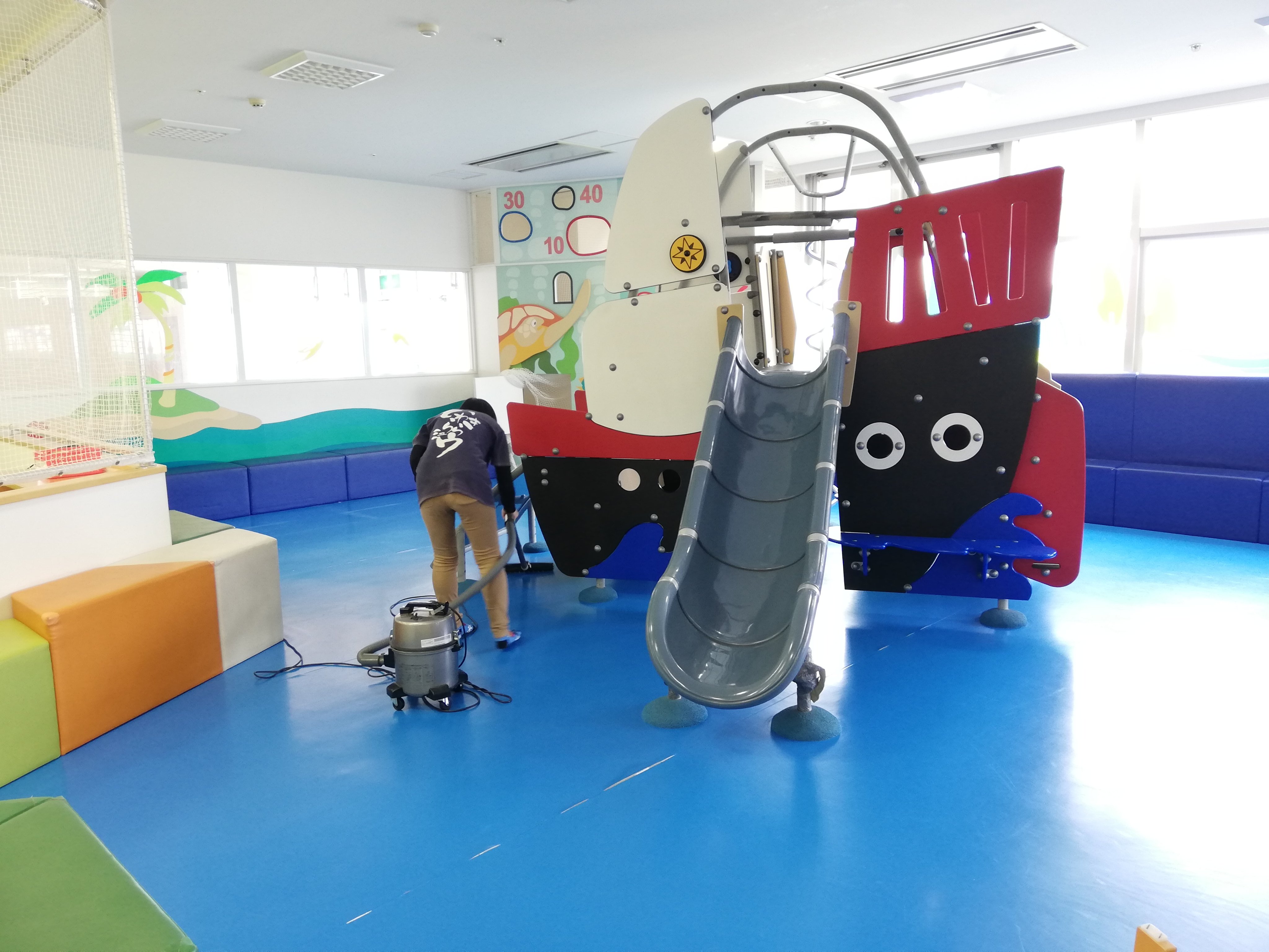 いわき ら ら ミュウ 昨日の休館日 わんぱくひろばみゅうみゅう では スタッフがボールプールのすべてのボール を一つ一つ丁寧に 消毒作業を行いました これから梅雨の季節 屋内遊び場 わんぱくひろばみゅうみゅう ぜひ
