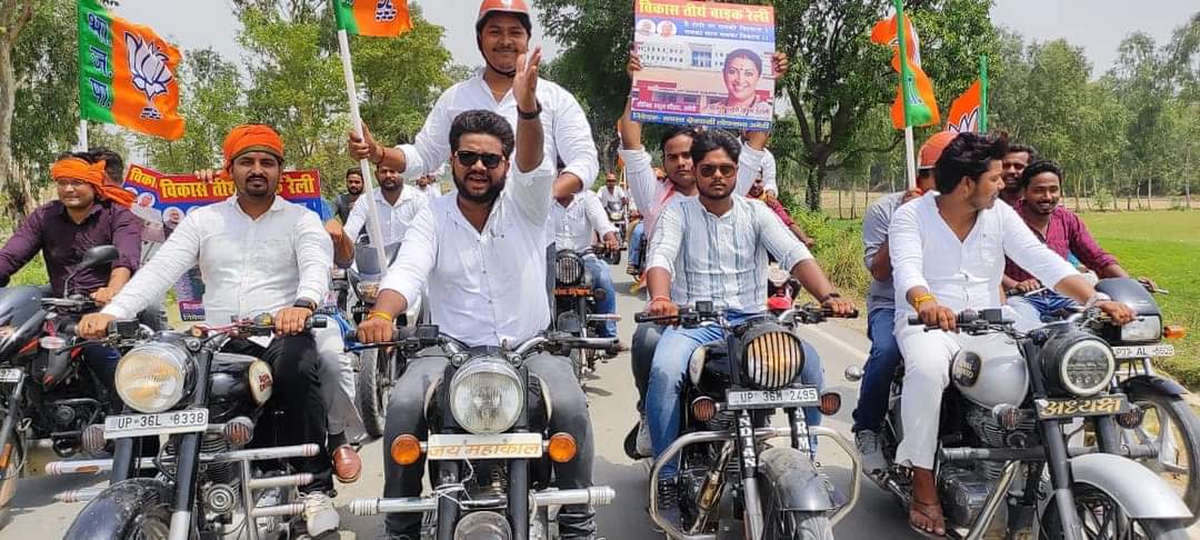 Anshu_amethibjp's tweet photo. युवा शक्ति राष्ट्र शक्ति 💐
आज अमेठी में भाजपा युवा मोर्चा द्वारा आयोजित "विकास तीर्थ बाइक रैली" का आयोजन भाजपा युवा मोर्चा जिलाध्यक्ष श्री @vishuv_misra जी के नेतृत्व में सम्पन्न हुआ। https://t.co/ahKqKZY0or