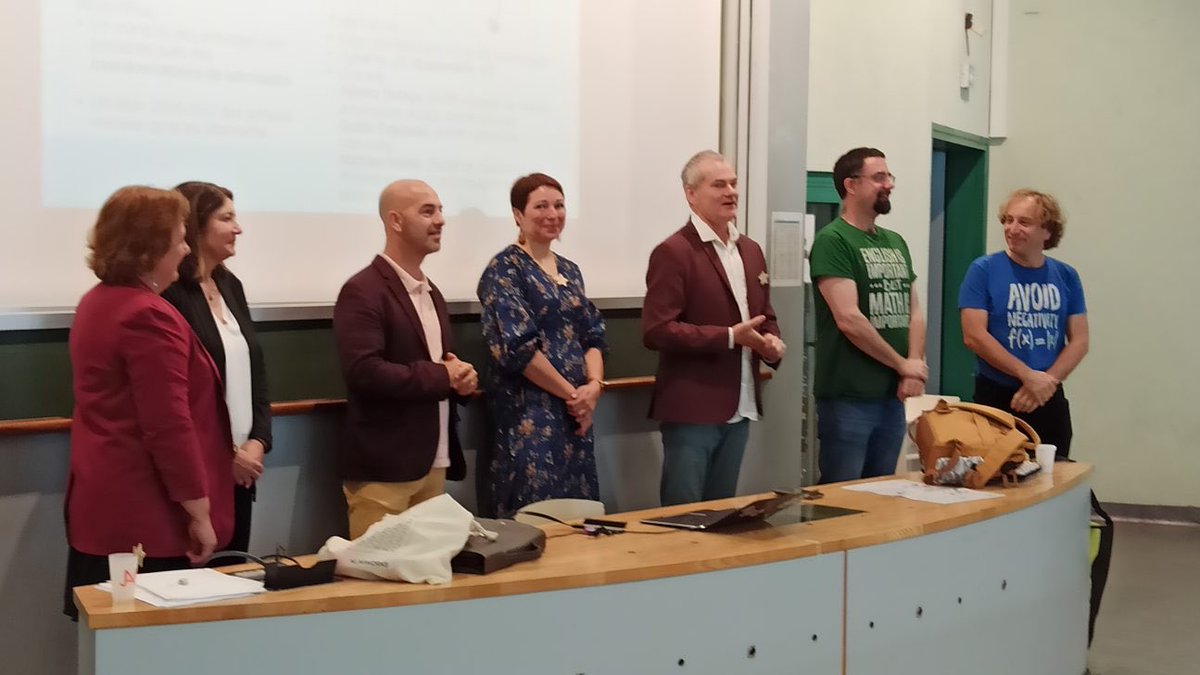 maths_ot's tweet photo. đą Ouverture de la #JAM2022 par les IA-IPR de #MathĂ©matiques et #MathSciences et @INSPECVL de lâ@ac_orleanstours Ă @UnivTours
Bonne journée à toutes et tous ! https://t.co/neyREJvmPa