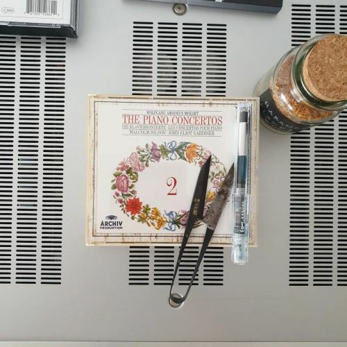 ClassicalCritic's tweet photo. #morninglistening to #Mozart #PianoConcertos w/@mco_London, #Bilson & #Gardiner on @dgclassics
Amazon: https://t.co/BXo3kVRUyf
#ClassicalMusic
#ClassicalMusicCollection #PianoConcerto #DeutscheGrammophon #WienerKlassik #WAMozart #JohnEliotGardiner #Wo… https://t.co/zc0hLieaT6 https://t.co/pXQaAbSfZ9