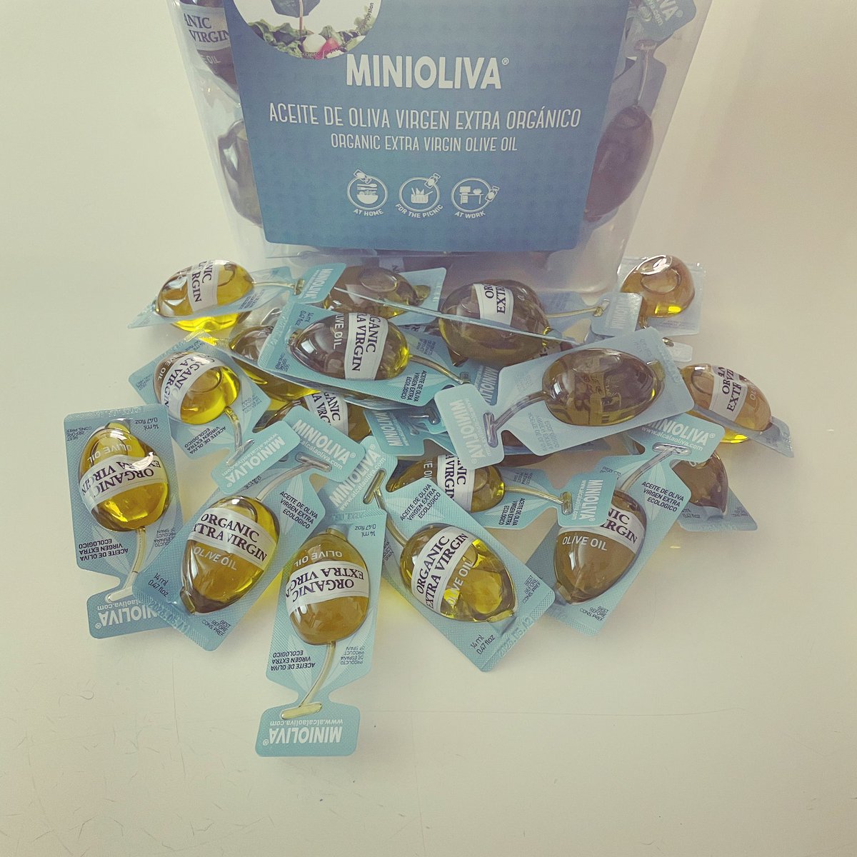 m_i_k_i_u_s_u_i's tweet image. mini olive oil bottles &amp;amp; mini olive oil packaging
#minioliveoilbottles #20ml #samplesize #laespañola #ミニオリーブオイルボトル #ラエスパニョーラ
#minioliveoilpackaging #14ml #minioliva #オリーブオイル #oliveoil