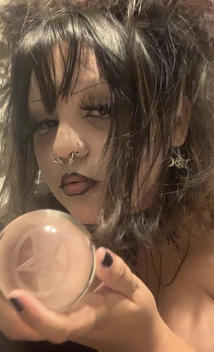 𖤐 vail ☭ tweet media