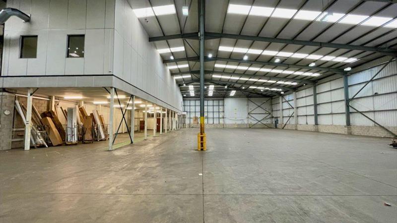 A vacant, modern detached #warehouse from <a href="/AdroitREA/">Adroit Real Estate Advisors</a> - 23,039 Sq Ft with 9m eaves height, two level access up and over loading doors, offices, yard, parking area. Virtual tour available. Mill Park, #MiltonKeynes.
buff.ly/3ehVdqY