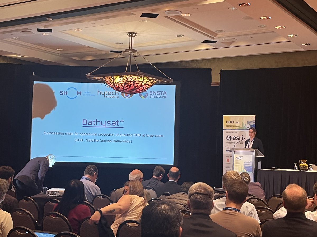 #CHC2022 Le Shom présente ses innovations dans le domaine bathymétrique :
📌#IA et nettoyage des données LIDAR
📌#Bathysat : le futur système hydrographique satellitaire🇫🇷
📌#Thetys : création d’une surface bathy de référence grâce à des règles expertes et un ETL

#hydrospatial