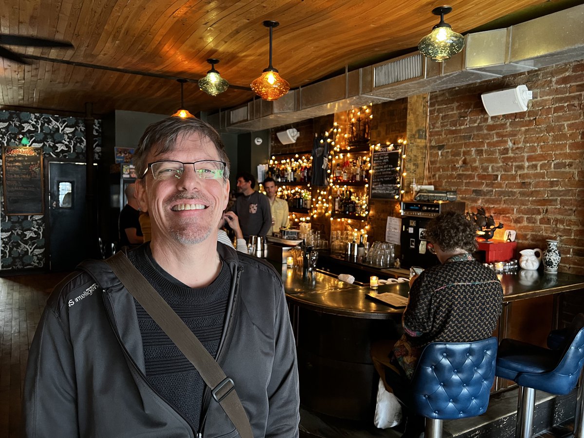 hellofrombarry's tweet photo. #GoSmallCanada We stopped by The Three Speed last night to #eatlocal, #drinklocal and #SupportSmallBusiness.
Food was amazing and its a #hiddengem in the Dufferin Grove neighbourhood of #Toronto.
Let's make this a summer where we #gosmallcanada! https://t.co/qgBwi5vMaC