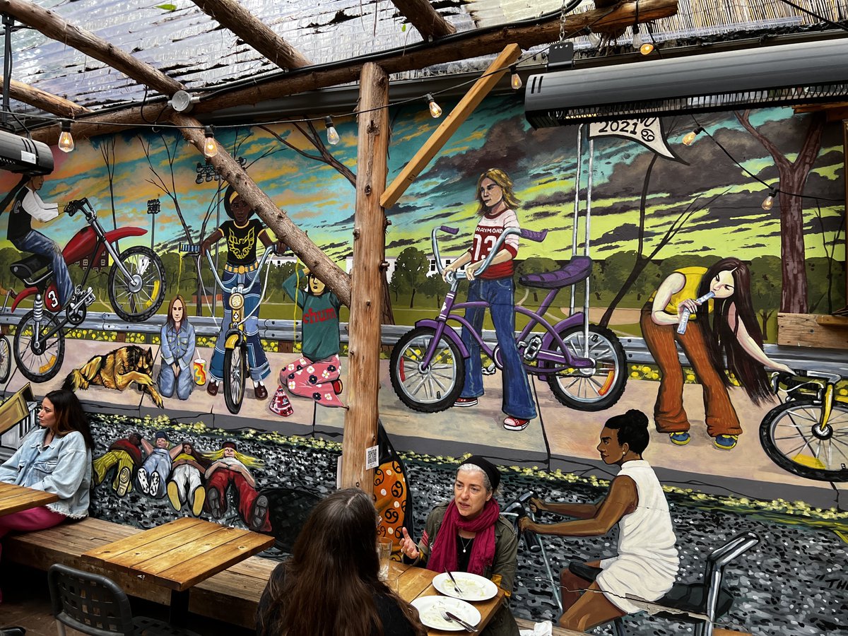 #GoSmallCanada We stopped by The Three Speed last night to #eatlocal, #drinklocal and #SupportSmallBusiness.
Food was amazing and its a #hiddengem in the Dufferin Grove neighbourhood of #Toronto.
Let's make this a summer where we #gosmallcanada!