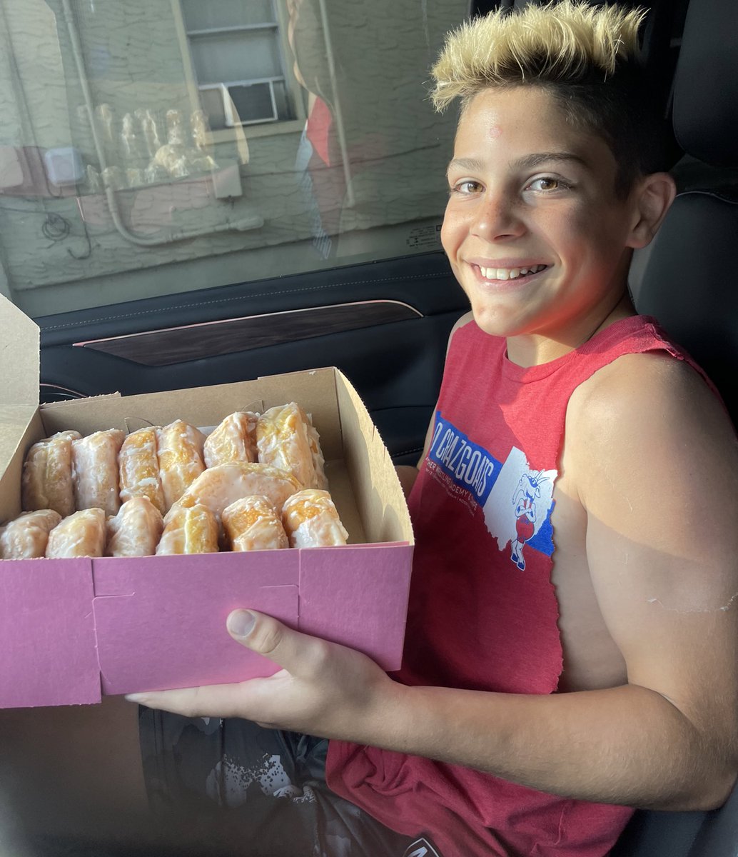 CoachJackieSB's tweet photo. When your friend lives by Bizy Bee 🐝 and you carpool to football camp…#Offseason #GainWeight #LBacker https://t.co/Lp7zDurylV